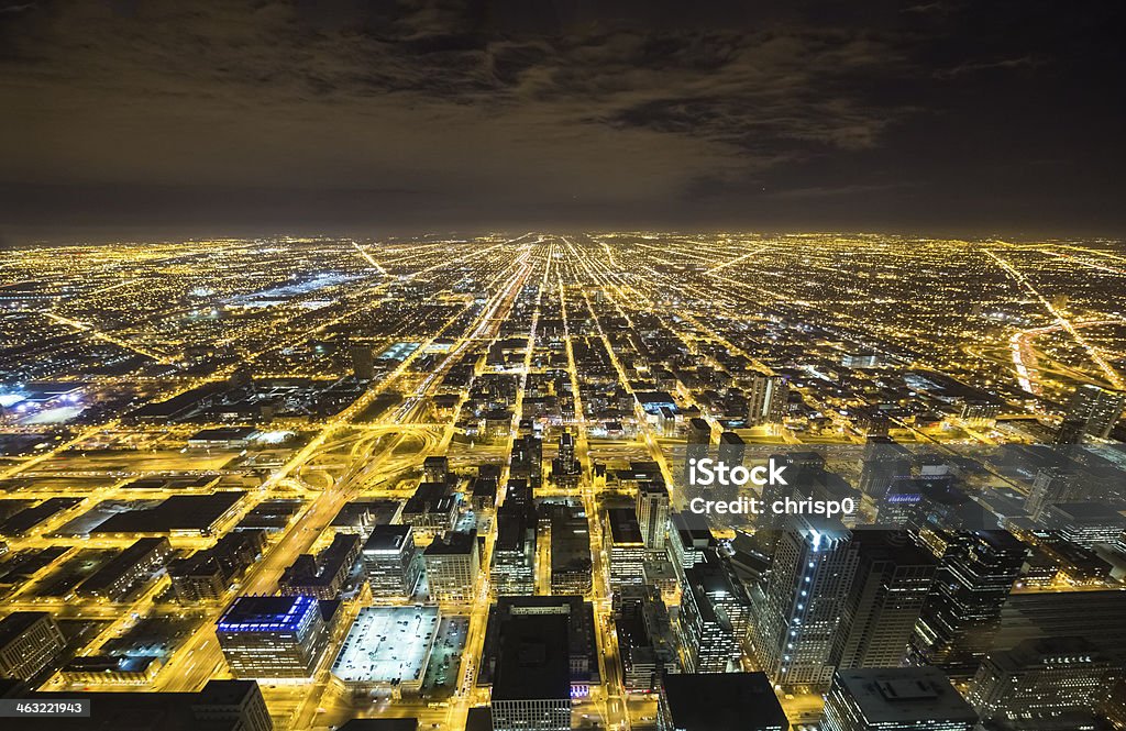 Panoramiczny widok z lotu ptaka z Chicago w nocy - Zbiór zdjęć royalty-free (Noc)