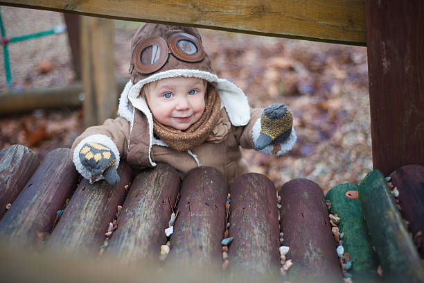 ładny mały pilota na plac zabaw - playground snow winter little girls zdjęcia i obrazy z banku zdjęć