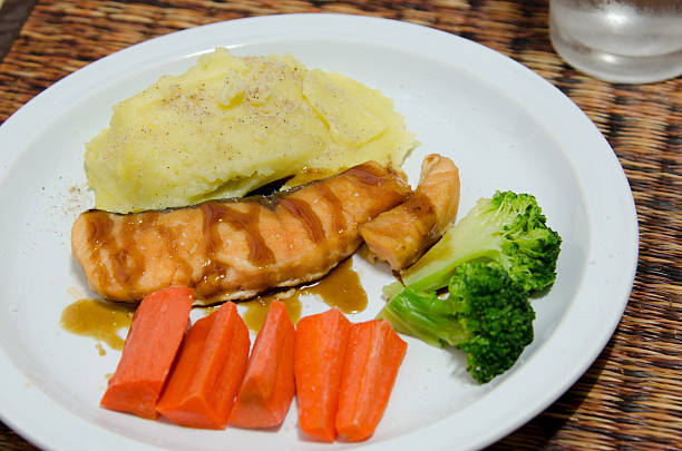 grillowany stek z łososia. - chinook salmon zdjęcia i obrazy z banku zdjęć