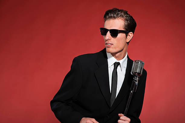 istock Retro fifties singer with vintage microphone and sunglasses. 463237925