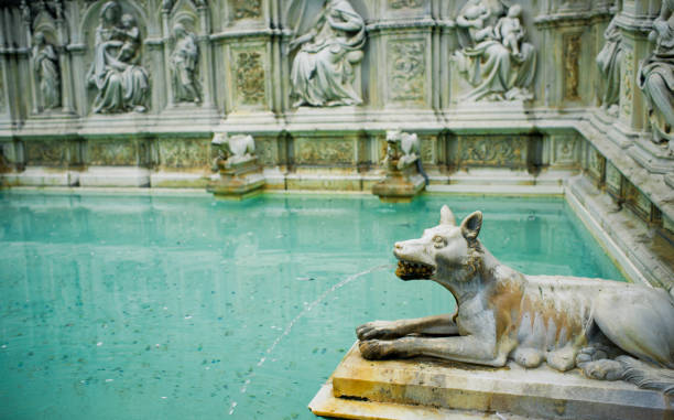 istock Siena, Piazza del Campo - Italy 463259699