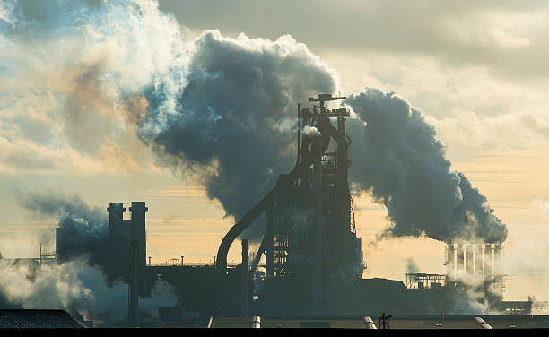 poluição atmosférica - pollution smoke stack air pollution smoke - fotografias e filmes do acervo