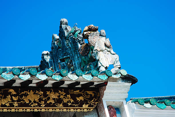istock Blue sky and white clouds, ancient Chinese architecture 463271625