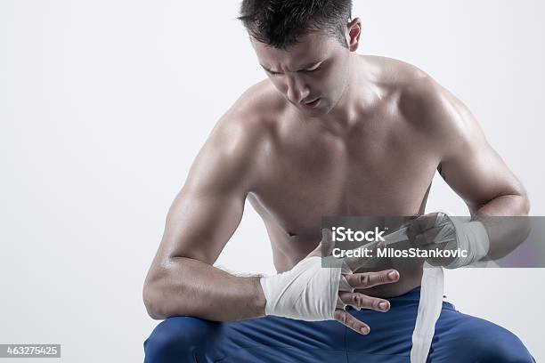 Boxeador Preparación Para La Lucha Foto de stock y más banco de imágenes de 25-29 años - 25-29 años, Abdomen, Abdomen humano