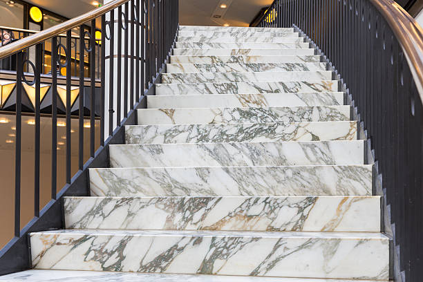 escaliers en marbre de style art déco - entrance hall mansion indoors inside of photos et images de collection