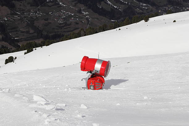 pistolet de neige - schneekanone photos et images de collection