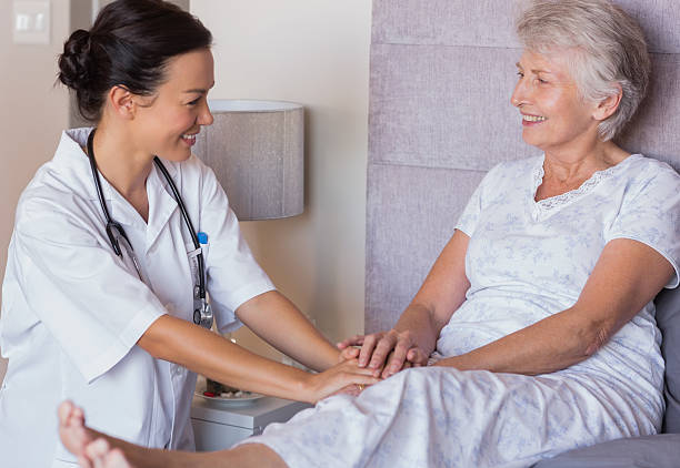 istock Home nurse speaking with mature woman 463313393