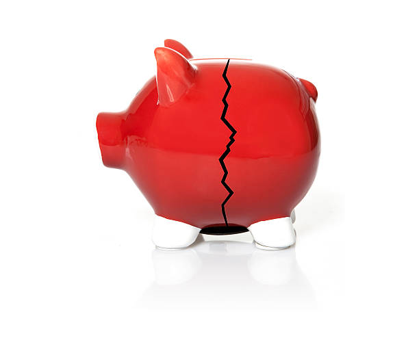 istock Cracked Piggy Bank 463315707