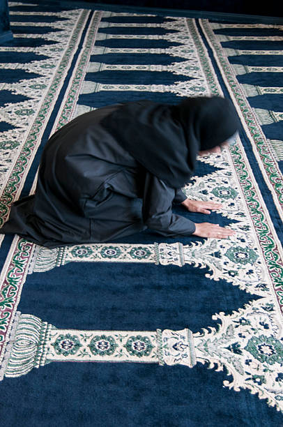istock Muslim women praying in a mosque 463315997