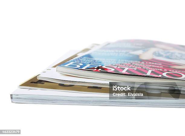 Zeitschriften Stockfoto und mehr Bilder von Zeitschrift - Zeitschrift, Am Rand, Freisteller – Neutraler Hintergrund