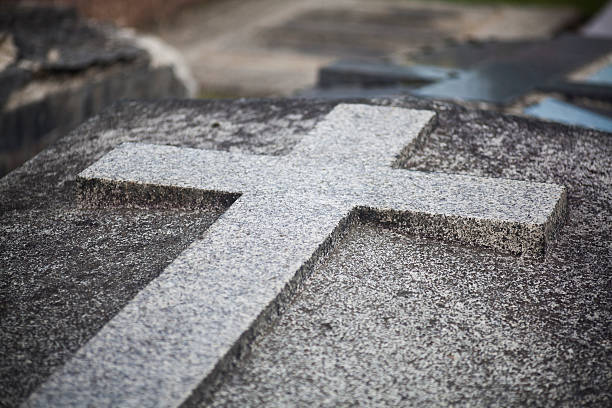 istock Cross in the cemetery 463327351