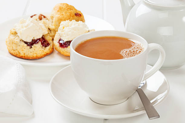 tè e dolcetti - afternoon tea scone tea cream foto e immagini stock