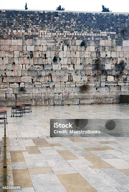 Foto de Vazio Muralha Ocidental Kotel De Jerusalém e mais fotos de stock de Arcaico - Arcaico, Bairro Judeu - Jerusalém, Capitais internacionais