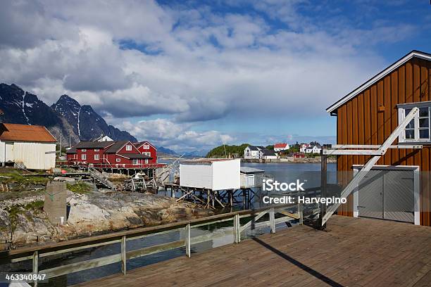 Рыбалка Гавань В Lofoten — стоковые фотографии и другие картинки Rorbu - Rorbu, Гавань, Гниющий