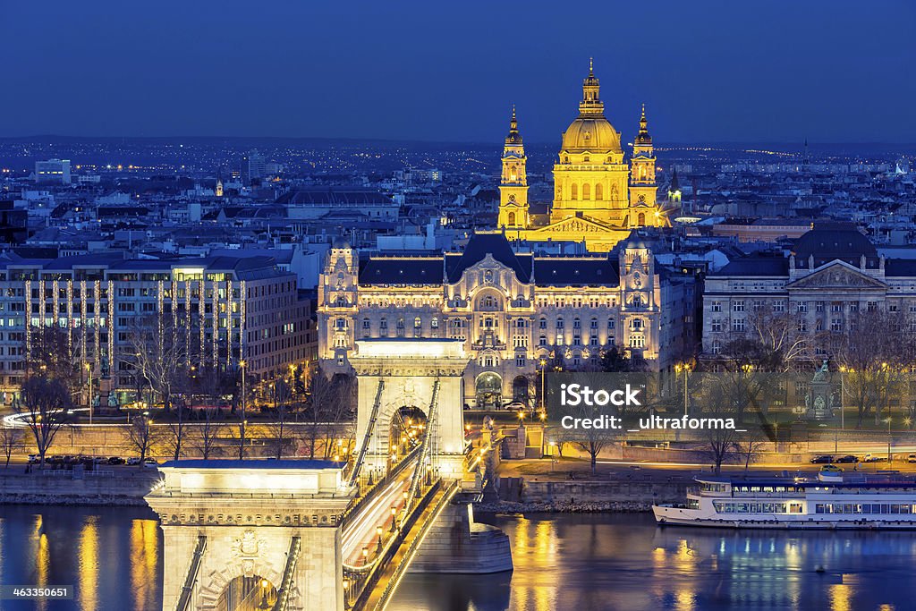 El puente de las cadenas de Budapest - Foto de stock de Aguja - Chapitel libre de derechos