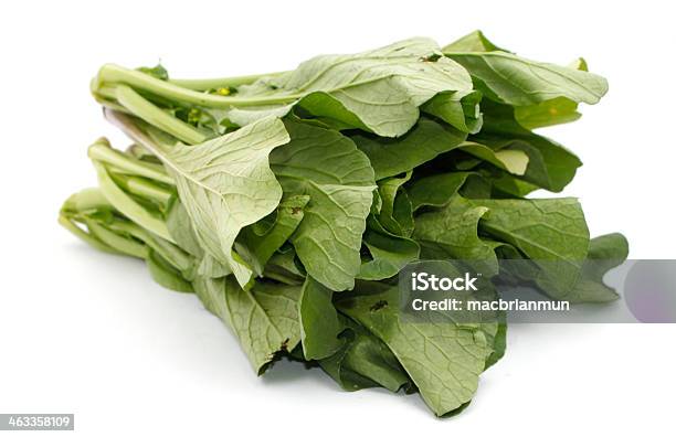 Foto de Legumes De Mostardacastanha Sobre Fundo Branco e mais fotos de stock de Mostarda - Erva - Mostarda - Erva, Mostarda - Tempero, Verde - Descrição de Cor