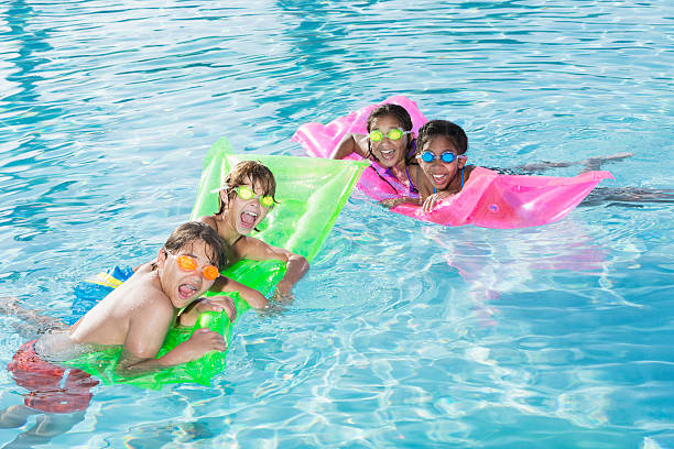istock Group of kids in swimming pool 463369511
