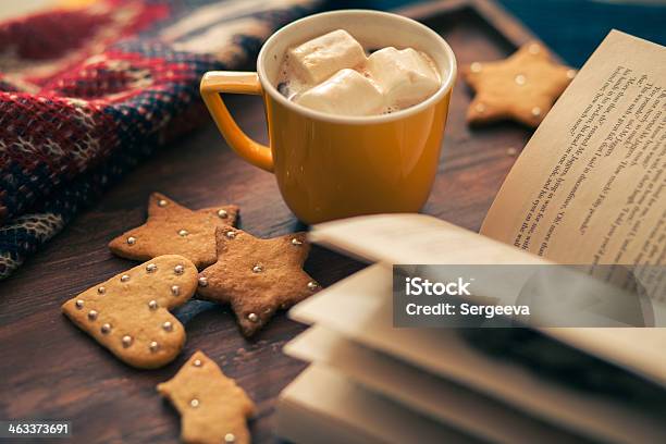 Kaffee Am Nachmittag Stockfoto und mehr Bilder von Buch - Buch, Keks, Kaffee - Getränk