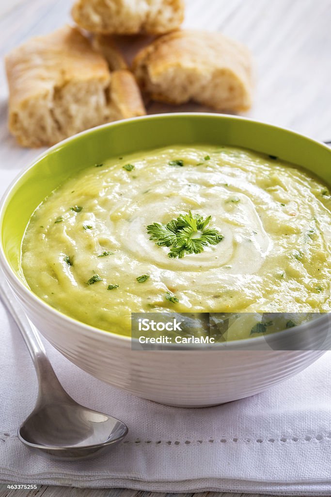 Rueda papas y sopa de puerros - Foto de stock de Sopa de puerros libre de derechos