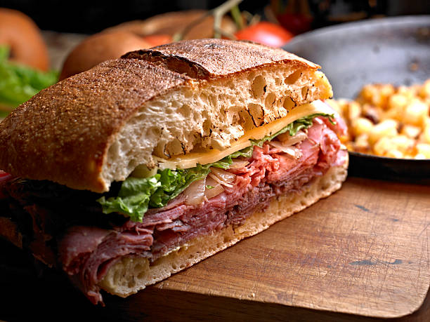 сэндвич - sandwich delicatessen roast beef beef стоковые фото и изображения