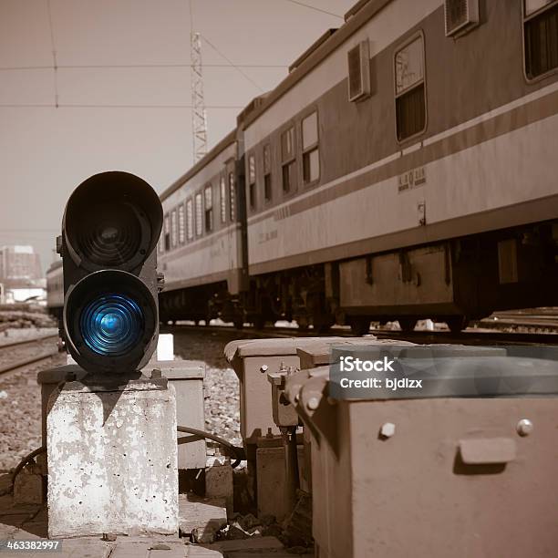 Señal Ferroviaria Foto de stock y más banco de imágenes de Acero - Acero, Aire libre, Andén de estación de tren