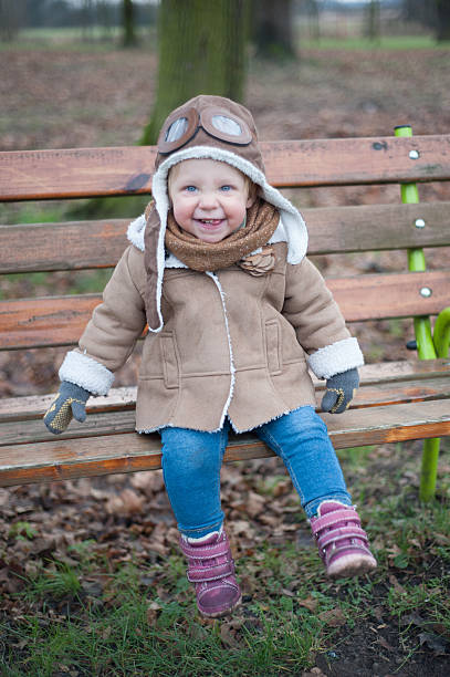 ładny uśmiech małe pilota - playground snow winter little girls zdjęcia i obrazy z banku zdjęć