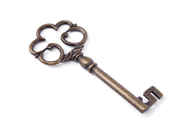 old chave - isolated brass key macro - fotografias e filmes do acervo