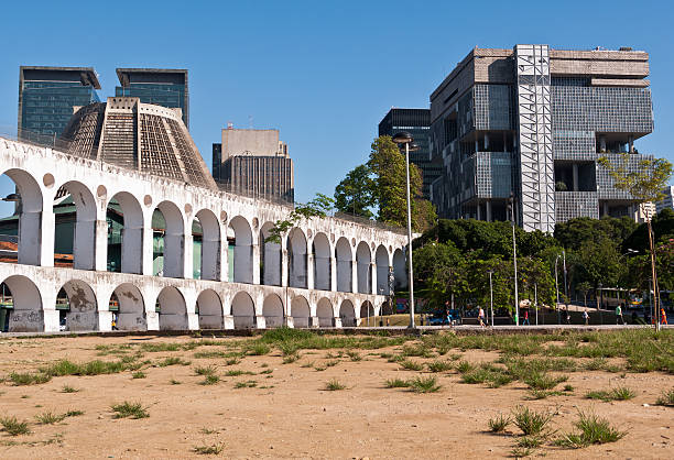 lapa arch e rio de janeiro, brasil - downtown district brazil rio de janeiro clear sky - fotografias e filmes do acervo