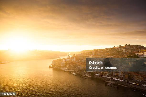 Photo libre de droit de Coucher De Soleil De Porto Portugal banque d'images et plus d'images libres de droit de Coucher de soleil - Coucher de soleil, Fleuve Douro, Porto - Portugal