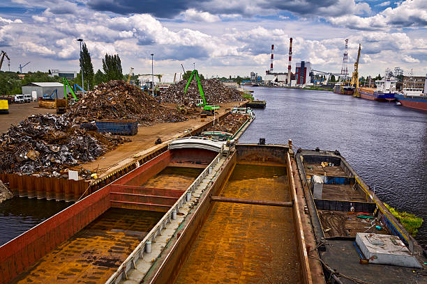 vazio chatas no porto - industry szczecin europe nautical vessel imagens e fotografias de stock