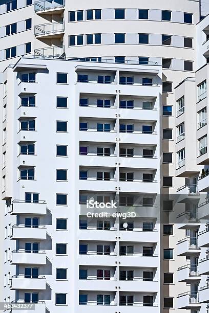 Nowoczesne Apartamentowiec - zdjęcia stockowe i więcej obrazów Antena - Antena, Antena satelitarna, Architektura