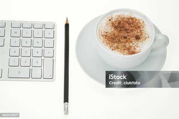 Foto de Escritório Teclado Café E Lápis e mais fotos de stock de Café - Bebida - Café - Bebida, Cappuccino, Computador