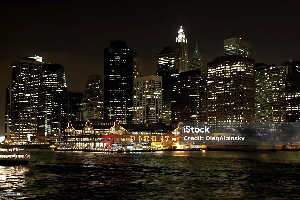 Distrito financiero de Manhattan por la noche, la ciudad de Nueva York. - Foto de stock de Agua libre de derechos