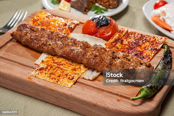 Kebab Stockfoto und mehr Bilder von Fladenbrot - Fladenbrot, Fleisch, Fotografie