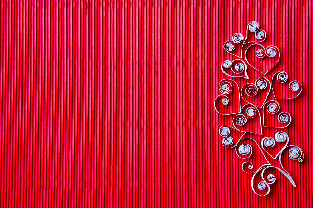 coeur de papier quilling pour la saint-valentin - valentines day origami romance love photos et images de collection