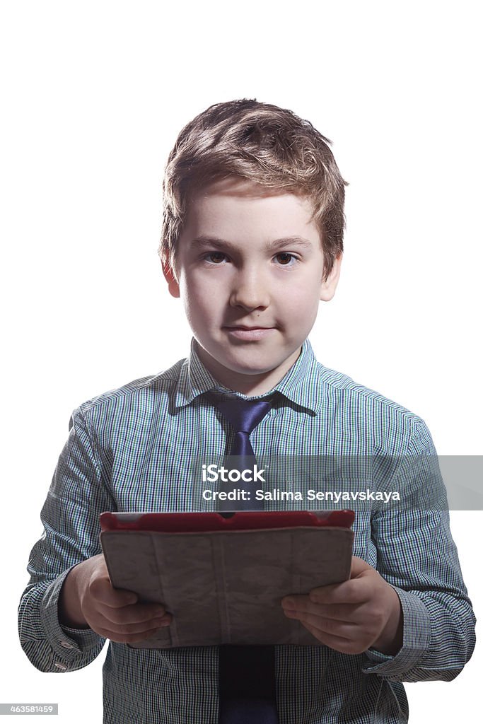 Petit garçon à l'aide de Tablette numérique - Photo de Adolescence libre de droits