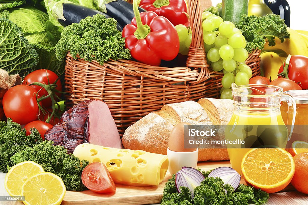 Composizione con assortimento di prodotti alimentari organici - Foto stock royalty-free di Affari