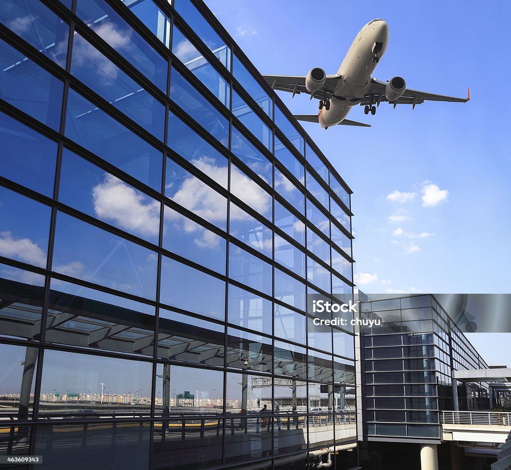 Flugzeug und Flughafen-terminal-Gebäude - Lizenzfrei Abschied Stock-Foto