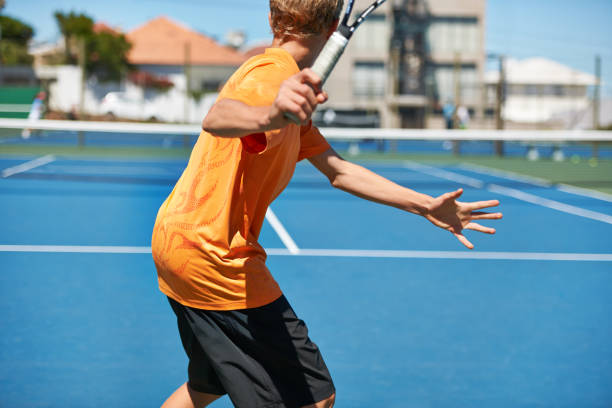 le tennis est son jeu - tennis child teenager childhood photos et images de collection