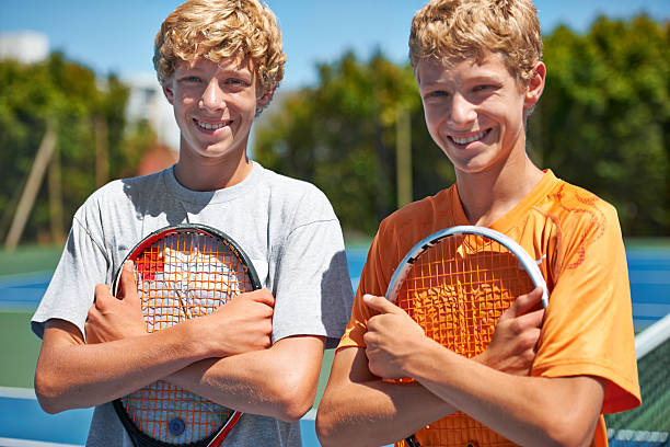 homme lits doubles champions avenir - tennis child teenager childhood photos et images de collection