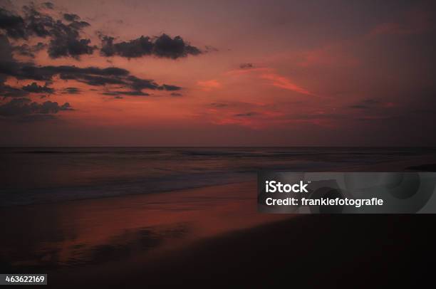 Photo libre de droit de Plage Sunrise Tôt Le Matin banque d'images et plus d'images libres de droit de Au loin - Au loin, Au milieu de l'image, Aube