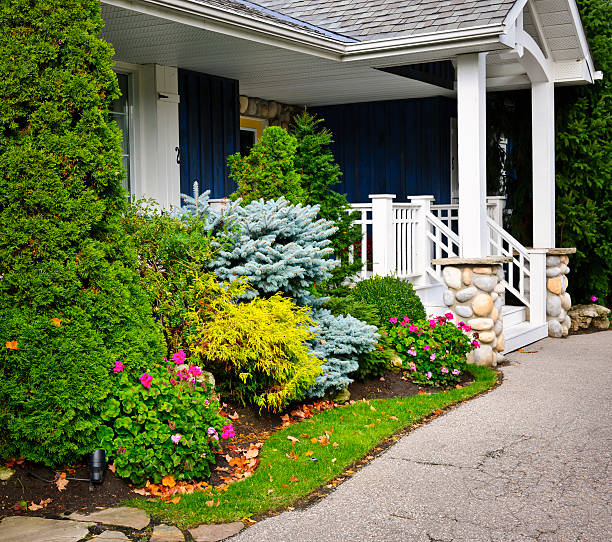 istock Garden and home entrance 463625627