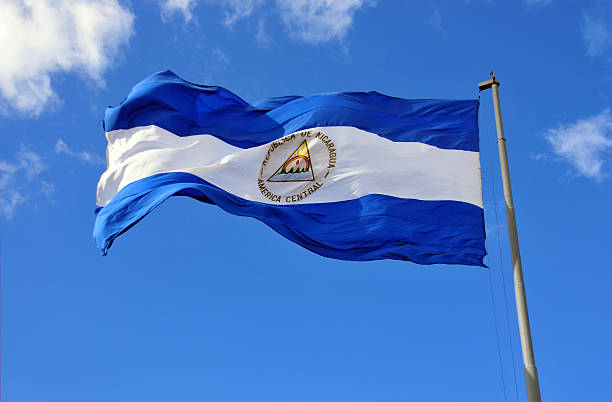 nicaraguan flag (real photo, not computer generated) - 尼加拉瓜 個照片及圖片檔