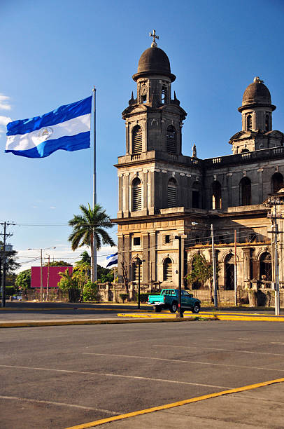 istock Managua, Nicaragua: Old Cathedral and Nicaraguan flag 463697457