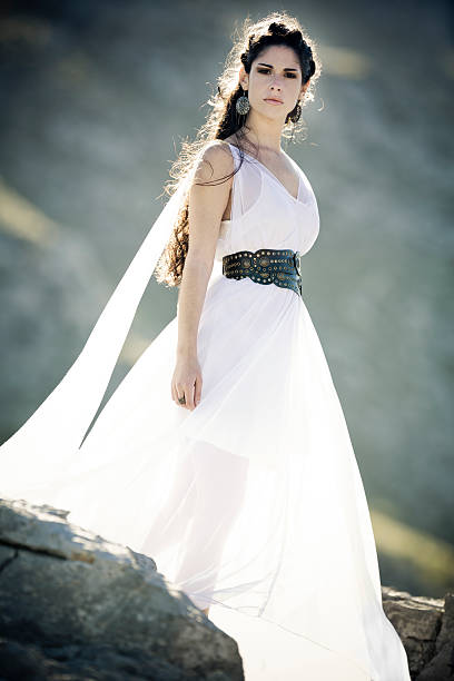 Portrait of spartan queen,selective focus, very creative color retouching to underline the ancient time,vignetting, added noise,some areas with overexposing because of the backlight http://www.bilder-hochladen.net/files/8nx2-1h-9a11.jpg