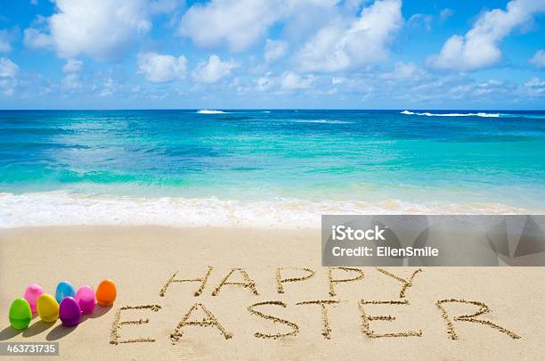 Frohe Ostern Mit Eiern Auf Den Strand Stockfoto und mehr Bilder von Ostern - Ostern, Strand, Osterei