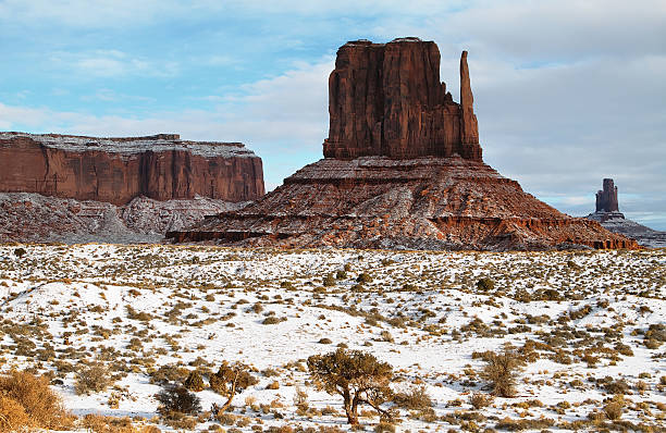 istock The majestic Monument Valley in winter 463744651