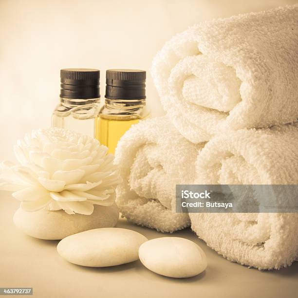 Spaambiente Mit Handtücher Im Badezimmer Stockfoto und mehr Bilder von Alternative Behandlungsmethode - Alternative Behandlungsmethode, Aromatherapie, Badewanne