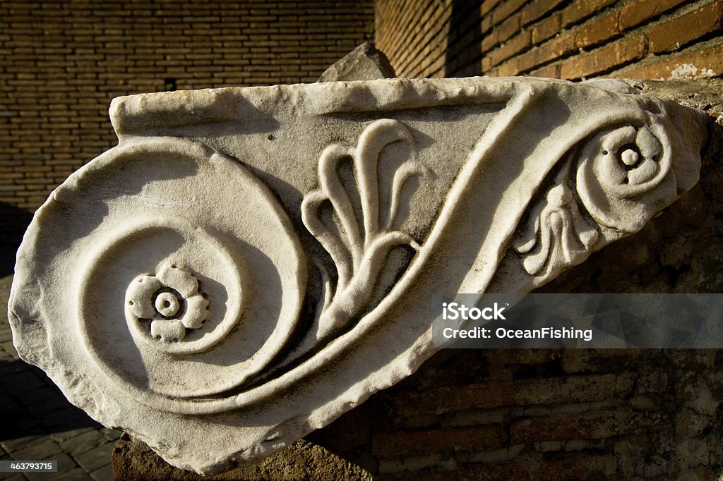 Иони�ческие колонны в Риме Италия - Стоковые фото Ионический роялти-фри