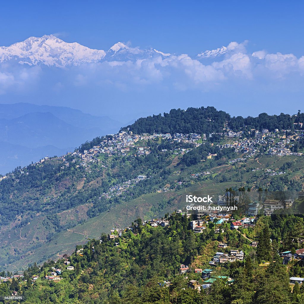 Vista panorâmica de Darjeeling com Monte Kanchengjunga no fundo - Royalty-free Darjeeling Foto de stock
